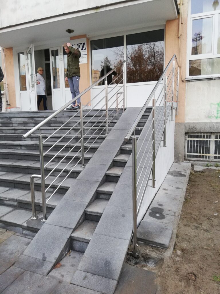 podjazdy dla inwalidów